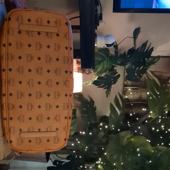 🧡🧡MCM Extra LARGE Monogram Tan Designer Tote Bag W/ Duster.. - Picture 4 of 6